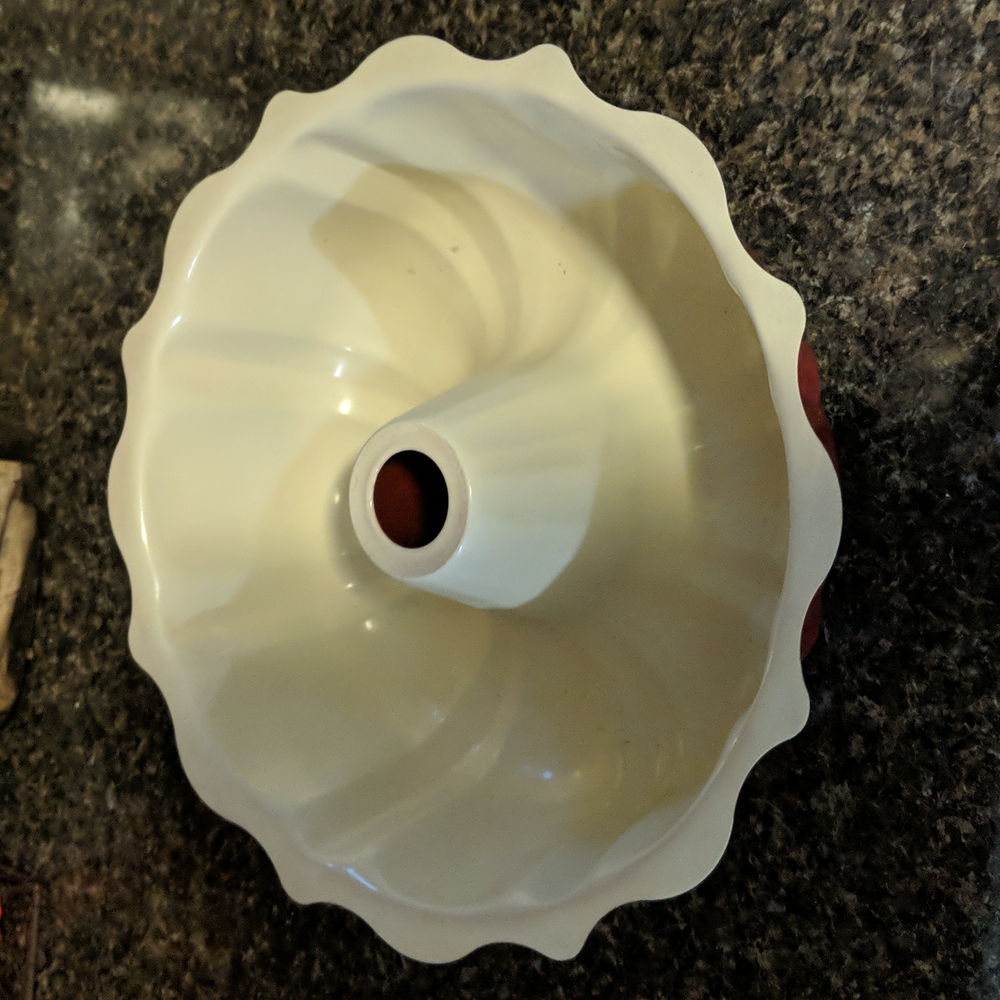 Bundt cake pan